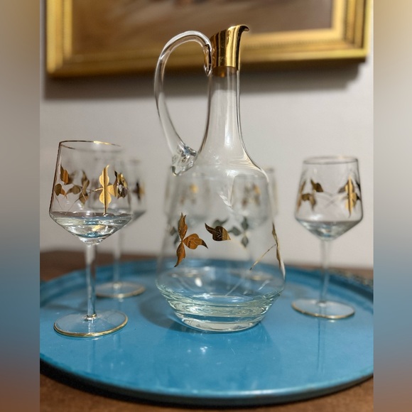 Mid-Century Decanter and Cordial Glass Set | 5 Cordial Glasses and Gold Leaf - Picture 6 of 8